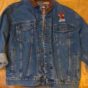 Vintage jean jacket w/leather collar and Kellogg’s detail on chest. Size M.
